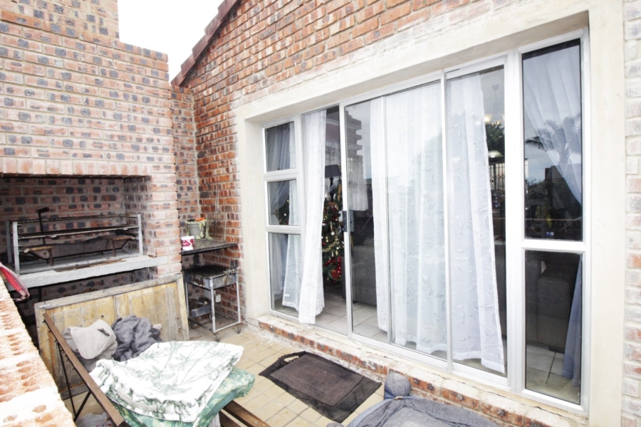 5 Bedroom Property for Sale in Noorsekloof Eastern Cape